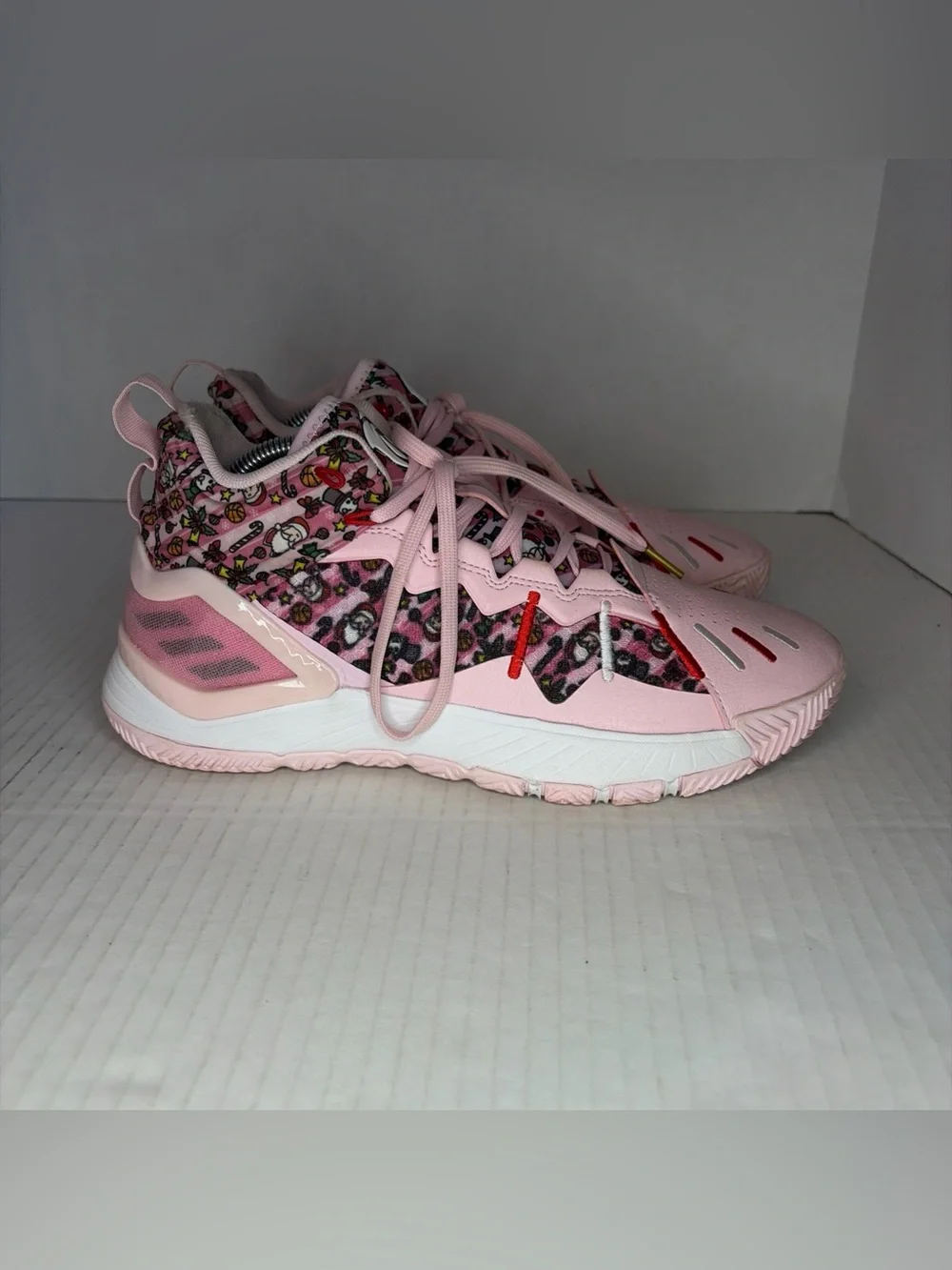 Size: 8 Adidas D Rose Son of Chi Christmas - Pink / White